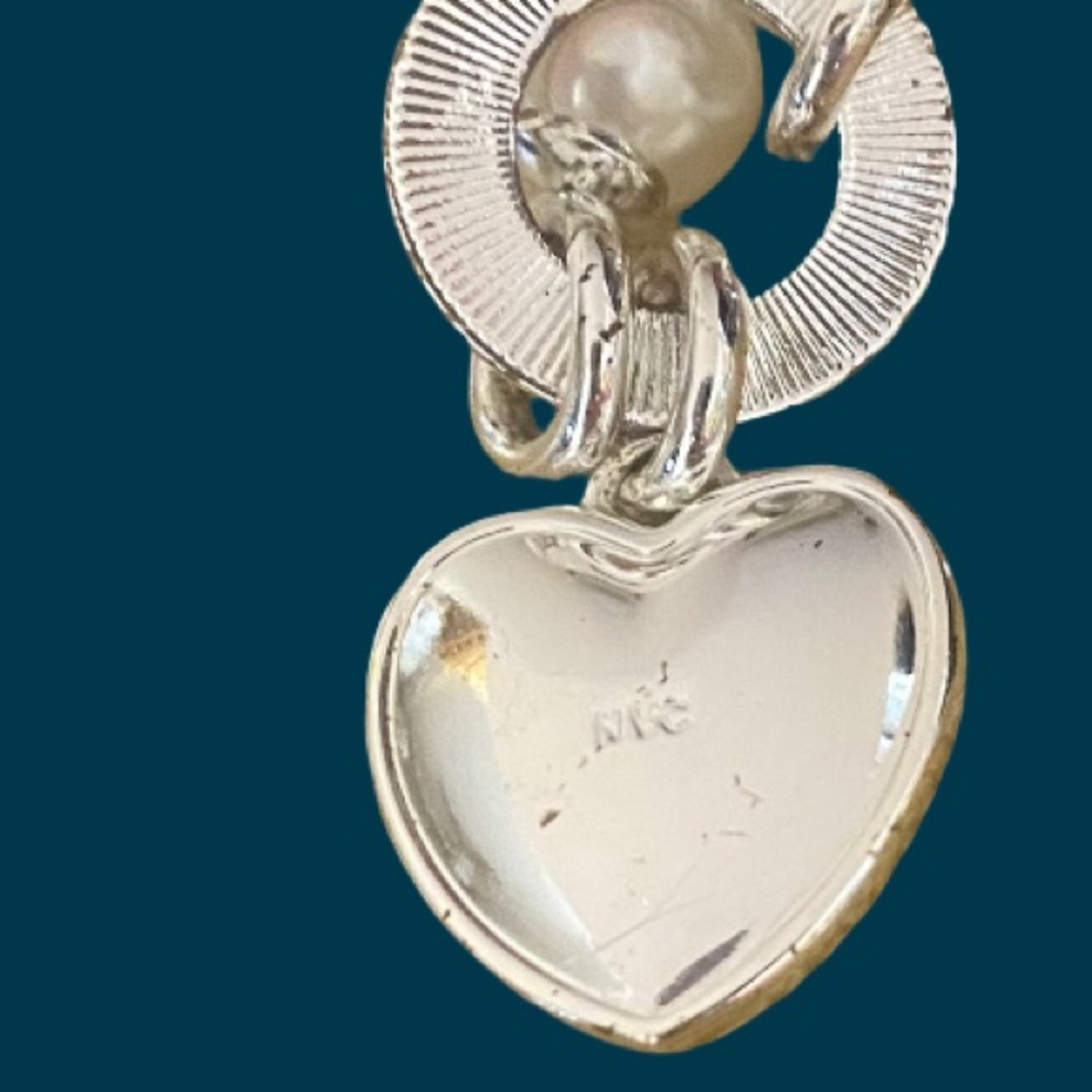 PRETTY NVC FAUX PEARL CHOKER NECKLACE WITH RHINESTONE HEART PENDANT - Picture 4 of 4